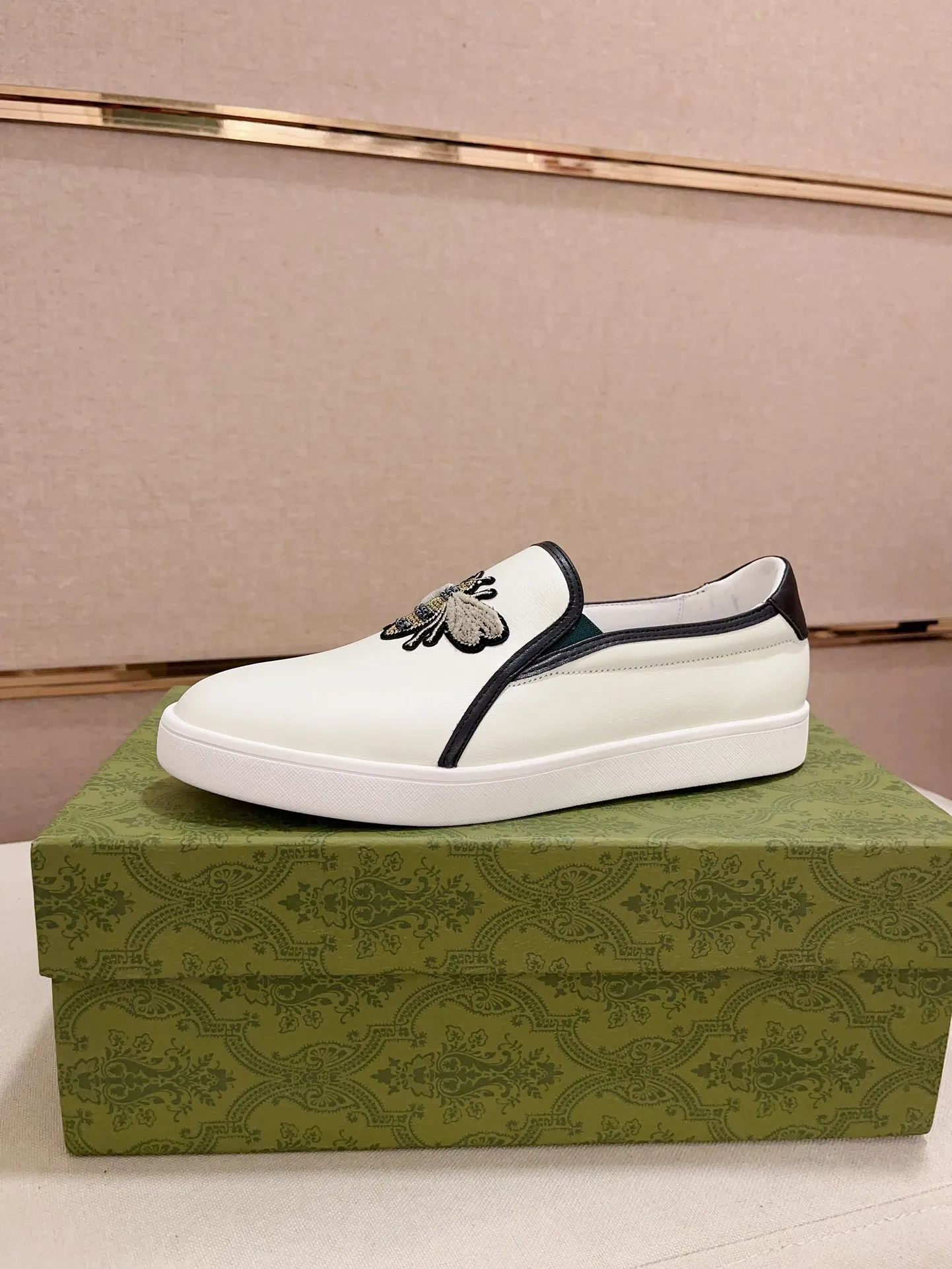 Men's clothing and shoes💰:440💰 (GUCCI) The latest model from the official website 🎁🎁Casual and fashionable men's shoes👟, hot style 💥The version is simple and elegant, exclusive for trendy men. Unique official website latest brand elements 👑Gucci original decoration, fashionable and generous, the fabric is original cowhide ✅sheepskin lining, the official website specifies wear-resistant casual outsole, the classic model is taken in kind at the counter🎬38-44 (45 is not returned or exchanged)